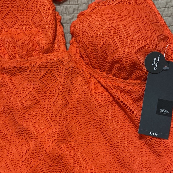 Halter top with removable breast pads - Picture 2 of 4